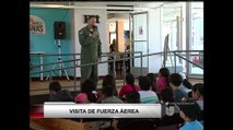VIDEO: Oficiales fuerza aérea visitan estudiantes de programa 
