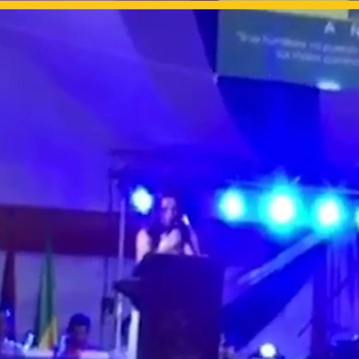 Alcaldesa entrega las llaves de la ciudad de Yepal a Jesucristo.