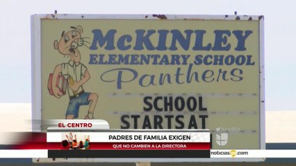 Exigen a distrito escolar no remover a directora de escuela primaria