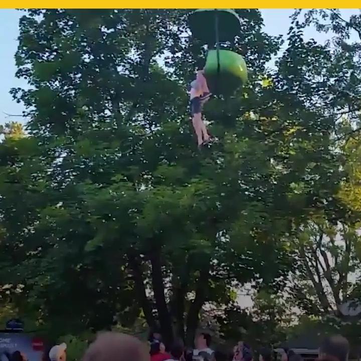 Rescate de una joven en Six Flags