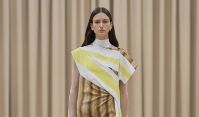 البساطة والأنوثة عنوان إطلالات هذا الموسم