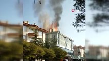 Konya'da 4 katlı apartmanın çatısı alevlere teslim oldu