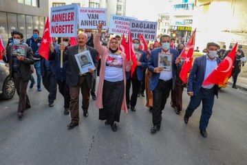 Son dakika haber! Aileler çocuklarına kavuşmak için HDP İl Başkanlığı önündeki eylemlerini sürdürdü