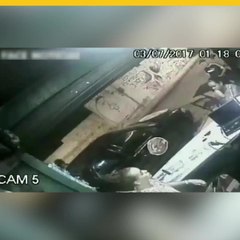 Sicario irrumpe en bar para asesinar al dueño