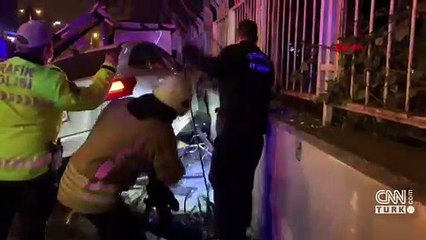 Otomobil durağa daldı: 1 ölü, 2 yaralı