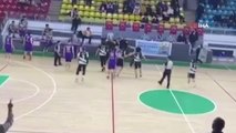 Basket sahası bir anda boks ringine dönüştü