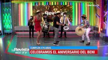 Humor: Elbi Lletudo llegó con banda y comida para festejar el aniversario beniano