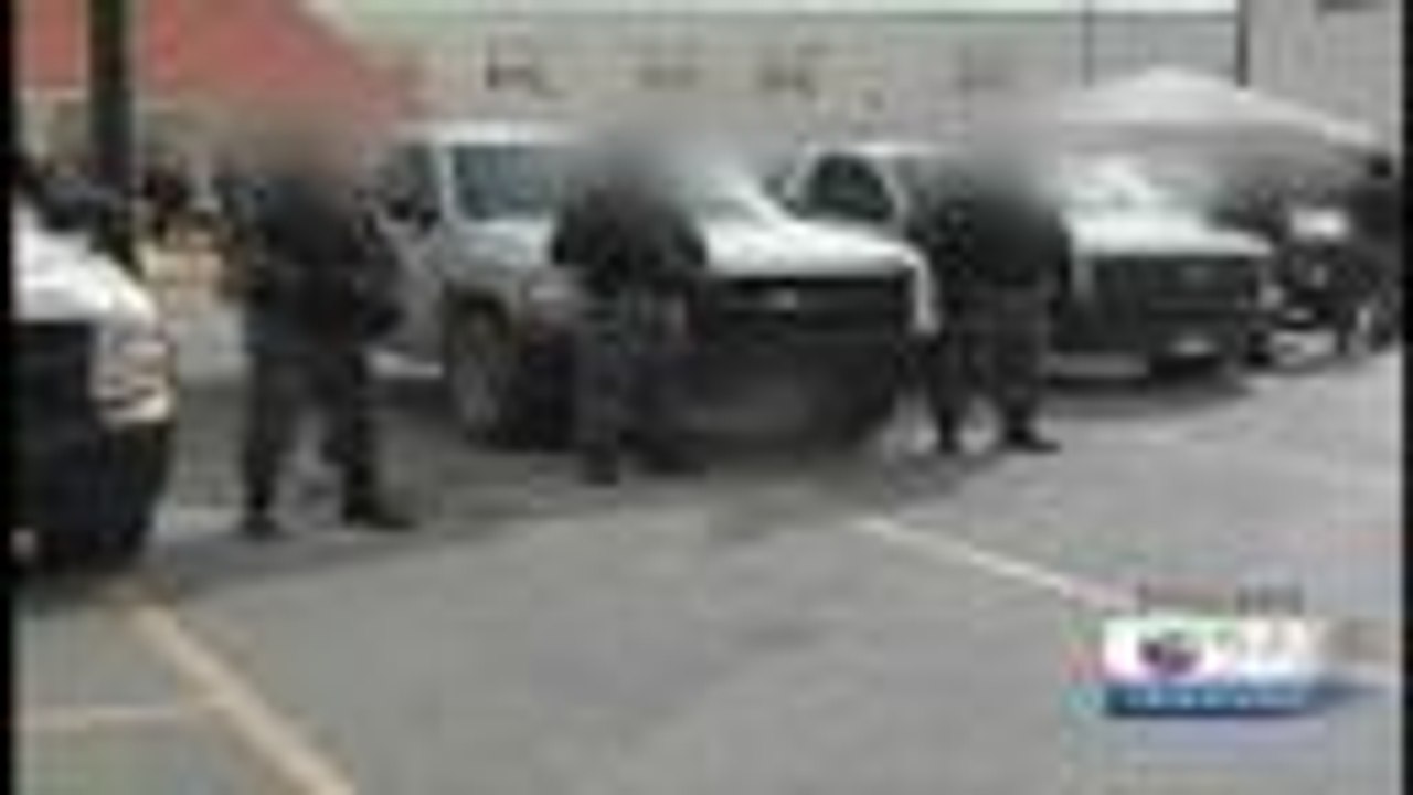 Investigan a policias por secuestro de personas buscadas