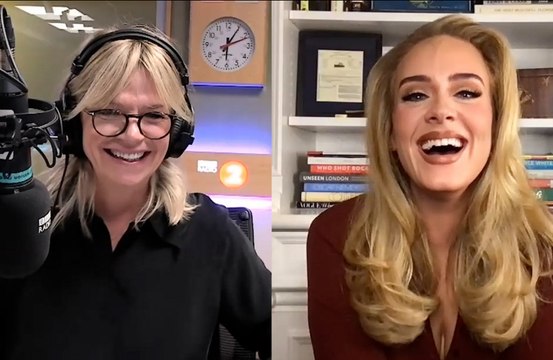 Adele dévoile un titre inédit depuis son salon !