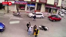 Telefonla konuşurken yolun karşısına geçmeye çalışan kadına motosiklet çarptı