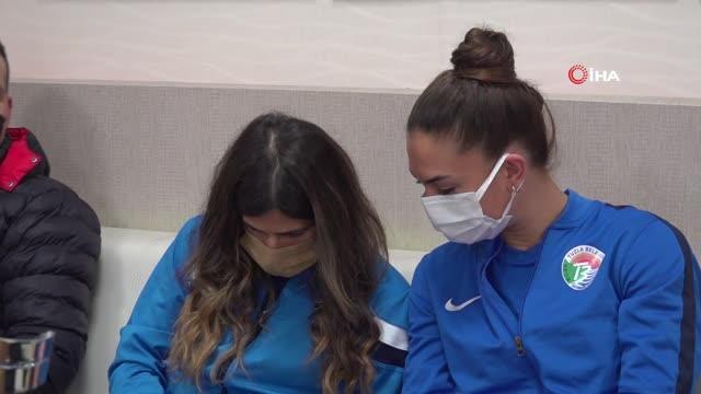 Hem korona virüs ile hem de rakipleri ile savaşan hemşire Duygu Turan, kick boksta dünya şampiyonu oldu