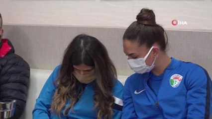 Hem korona virüs ile hem de rakipleri ile savaşan hemşire Duygu Turan, kick boksta dünya şampiyonu oldu