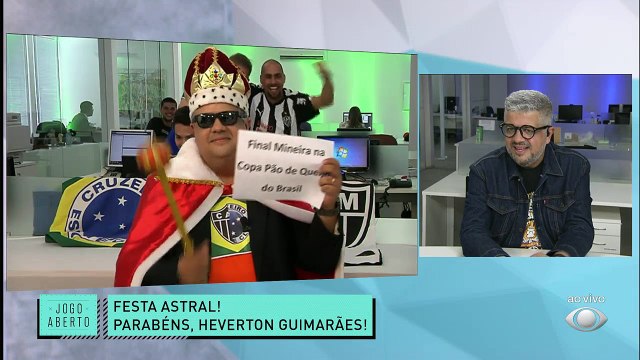 PARABÉNS, HÉVERTON GUIMARÃES! Nosso HG completa 47 anos de vida! Ele não aguentou com as homenagens no Jogo Aberto e chorou ao vivo. Parabéns, Héverton! #JogoAberto