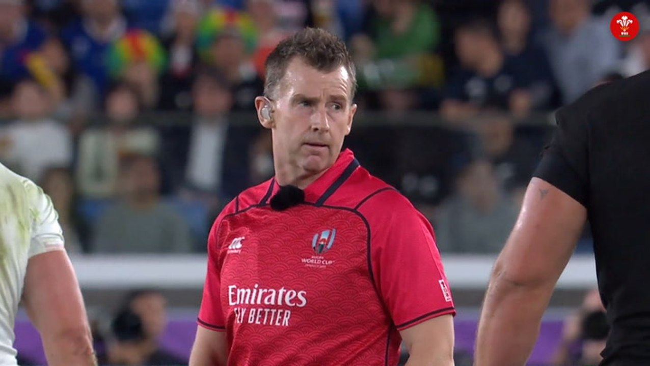 Nigel Owens retires