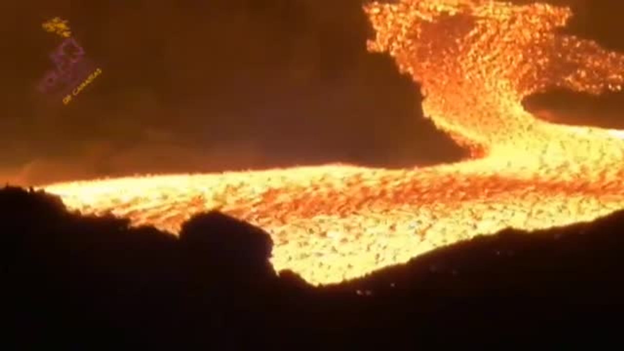 Los científicos empiezan a analizar in situ las primeras coladas del volcán de La Palma