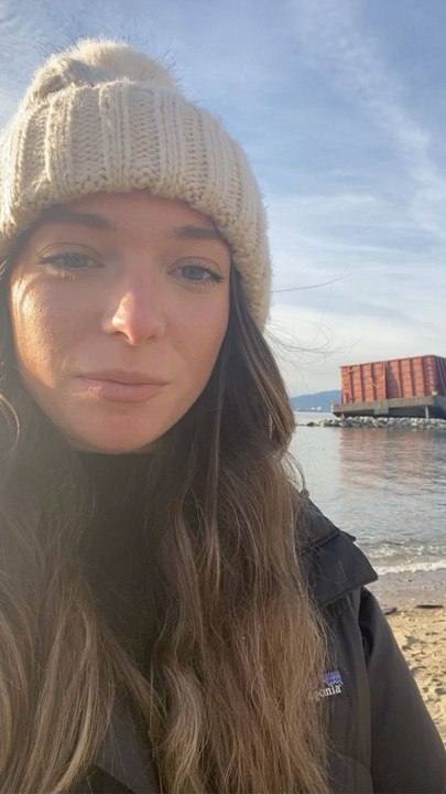 Barge That Crashed Into Vancouver’s Seawall Is Still There