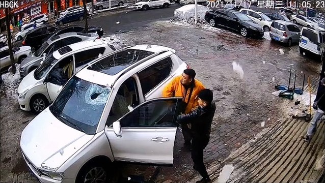 Icicle smashes car windshield in China