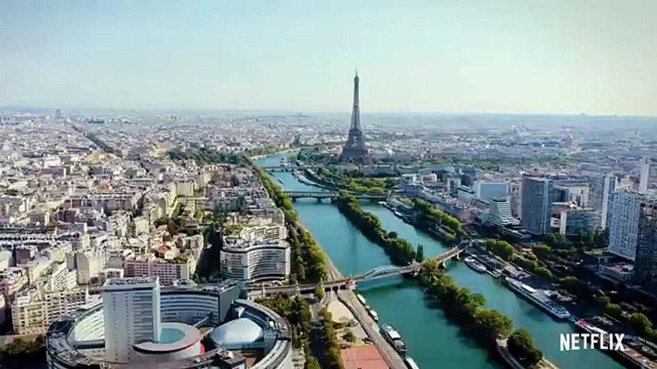 EMILY IN PARIS S02
