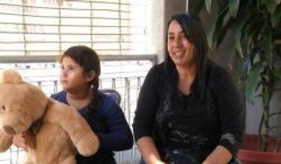Familia migrante sale de centro de detención de Patrulla Fronteriza