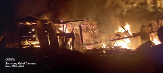 Köy muhtarının evi alevlere teslim oldu