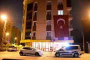 Son dakika haber... Şırnak'ta şehit olan askerin İstanbul'daki evine Türk bayrağı asıldı