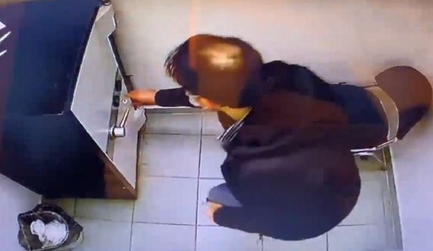 Çalıştığı döviz bürosundaki kasadan paraları böyle çaldı