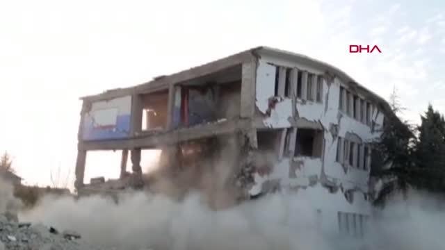 DEPREME DAYANIKSIZ OKUL BİNASI YIKILDI