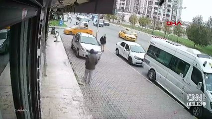 Tartıştığı eşinin otomobilini parçaladı