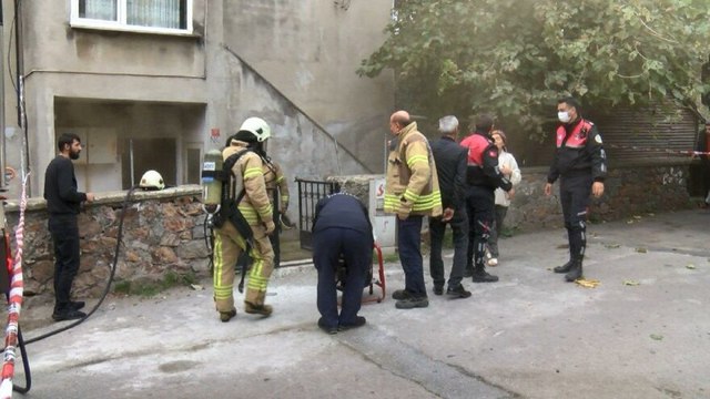 Maltepe’de madde bağımlığı bir kişi, oturduğu evi ateşe verdi