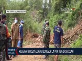 Pelajar Terobos Lokasi Longsor Untuk Tiba Di Sekolah