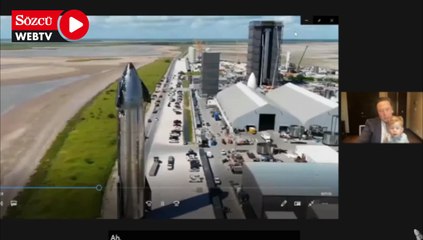 Elon Musk konferansa oğluyla katıldı