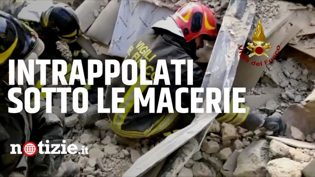 Palazzina crollata a Cancello Scalo, esplosione per fuga di gas: due anziani sotto le macerie