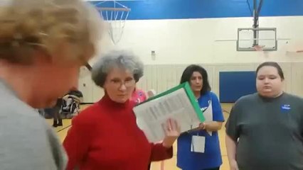 Hillary Clinton gana IOWA al Aguila o sello!!!
