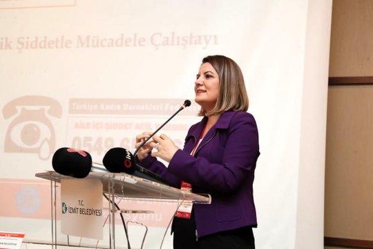 İzmit Belediye Başkanı Hürriyet: Aile bireylerine şiddet uygulayan kişilerle yolumuzu ayıracağız