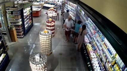 Whole Foods Wallet Theft 6.26.16.