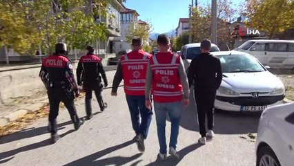 Sosyal medyadaki fuhuş pazarlığı, siber devriyeye takıldı