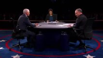 Kaine y Pence se dan la mano al final del debate
