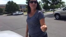 Mujer racista le grita a una latina