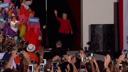 Clinton hace campaña en Florida