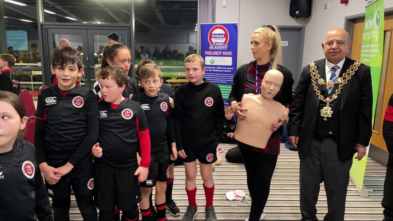 Birmingham Moseley Rugby Club opens its doors for free CPR training and coaching.