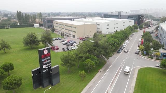 Kadınlar CNC operatörlüğü eğitimi alıyor