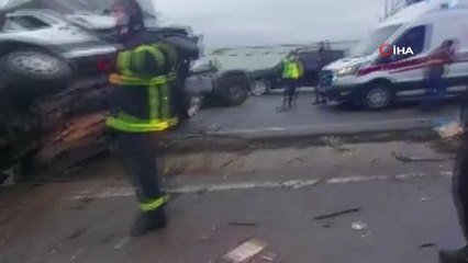 Kocaeli'de 7 aracın karıştığı zincirleme kazada ortalık savaş alanına döndü