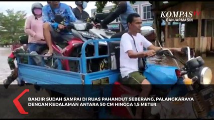 Pengendara Roda Dua Lintasi Banjir Gunakan Mobil Pikap, Sopir Raup Bayaran Puluhan Ribu Rupiah
