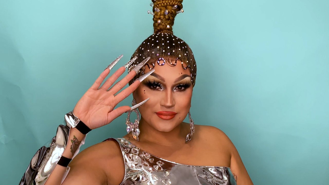 Chamilla Foxx At-Home | Cosmo Queens