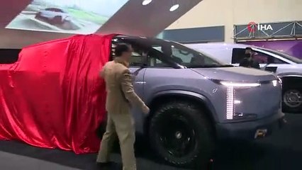 Bin aracın sergilendiği Los Angeles Otomobil Fuarı başladı