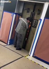 Vous allez vite comprendre pourquoi l'ascenseur était bloqué