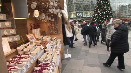 Aria di festa a Budapest. Tornano i mercatini di Natale tra regali e green-pass
