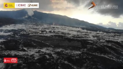 "Mar de bruma" en el cono del volcán provocada por la lluvia