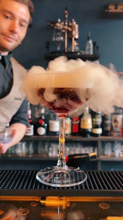 You Can Play & Drink Lab-Worthy Cocktails At This Escape Room Bar