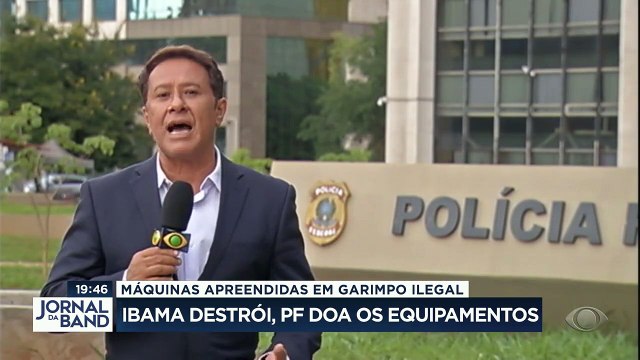 O Ibama e a Polícia Federal agem diferente no combate a garimpos ilegais. Enquanto o Ibama destrói máquinas apreendidas, a polícia doa equipamentos.
